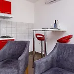 Apartament With Parking Space - 2417 Novi Vinodolski