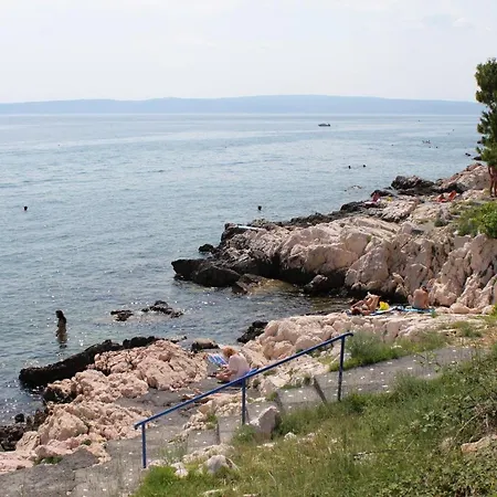 Apartments With Parking Space Novi Vinodolski - 2417 Lägenhet