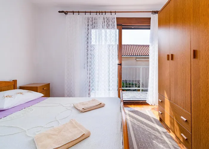 Apartments With Parking Space Novi Vinodolski - 2417 Lägenhet