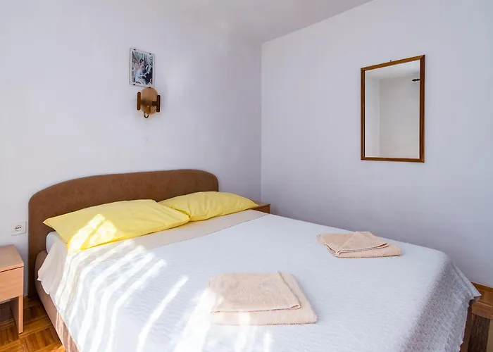 Apartments With Parking Space Novi Vinodolski - 2417 Novi Vinodolski